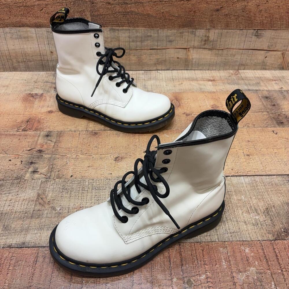 Dr. Martens Boots Womens Size 7 38 White Leather Ankle Combat Lace Up 11821